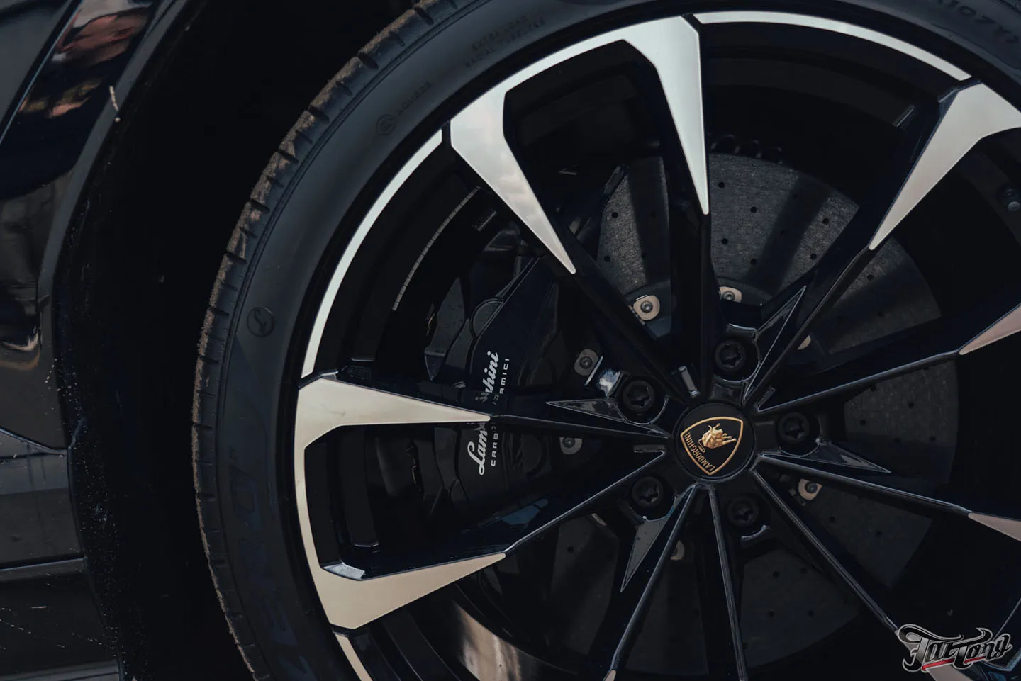 Окрасили суппорта для Lamborghini Urus